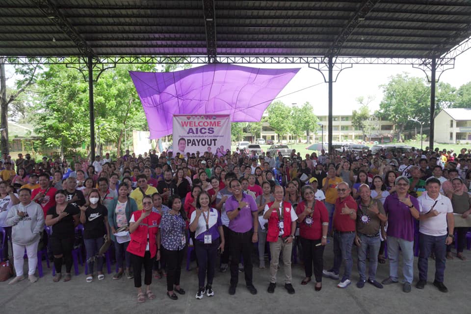 CONG. BAMBI EMANO MITUNOL OG SAKYANAN SA DSWD TAGOLOAN SATELLITE OFFICE 2 - Padayon Pilipino| padayn.com.ph 448304179 1010923340390496 4915131454350182078 n - Padayon Pilipino | padayn.com.ph