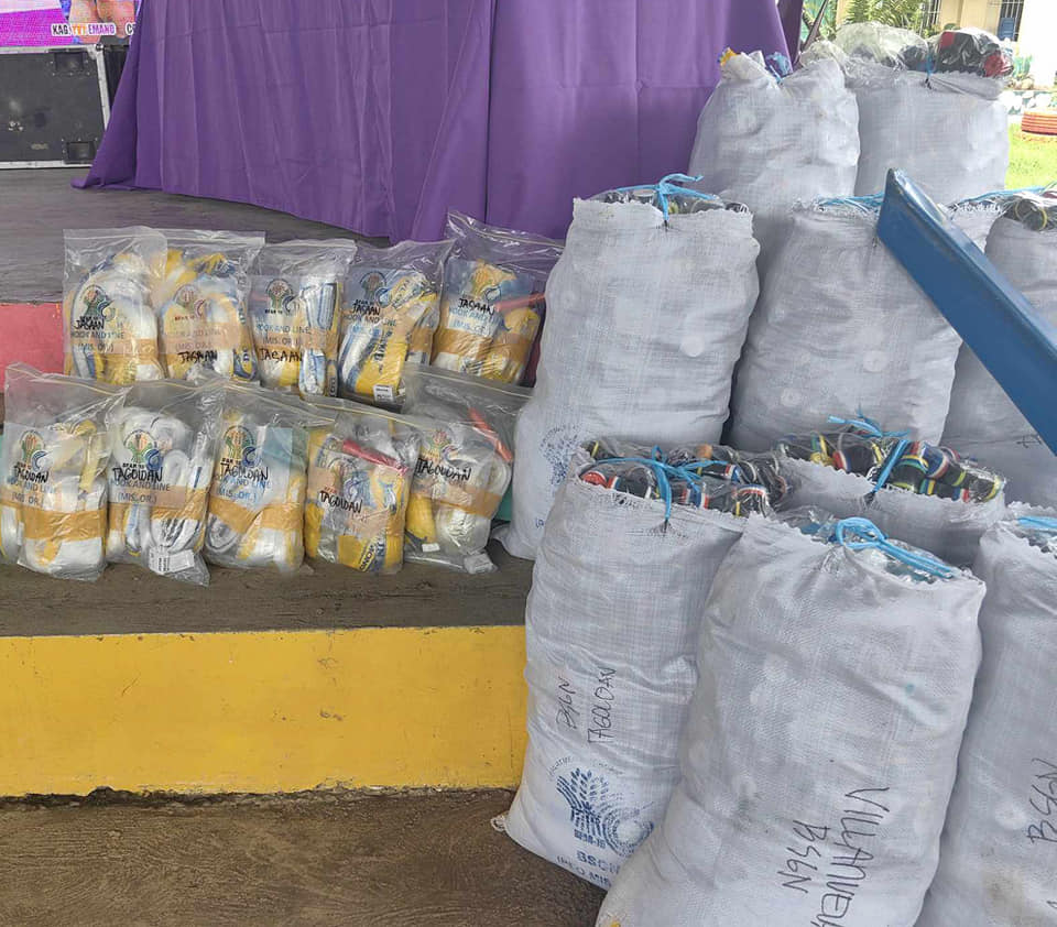 MGA KAGAMITAN ALANG SA PAGPANGISDA GITUNOL NI CONG. BAMBI EMANO UG BUHATAN SA BFAR 3 - Padayon Pilipino| padayn.com.ph 452583964 1034311158051714 2555141171853692191 n - Padayon Pilipino | padayn.com.ph
