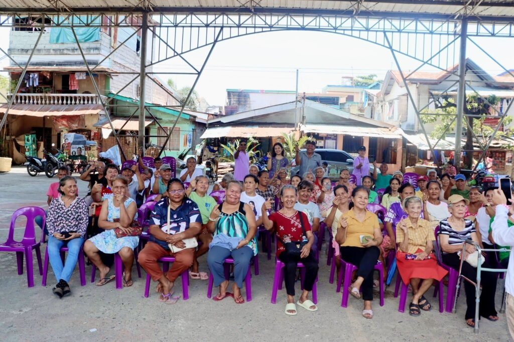 Councilor Yvy Emano turned over 100 chairs to the Lapasan Urban Poor Slum Upgrading Project 6 - Padayon Pilipino| padayn.com.ph 549600753 806314251916899 1188200686947069858 n - Padayon Pilipino | padayn.com.ph