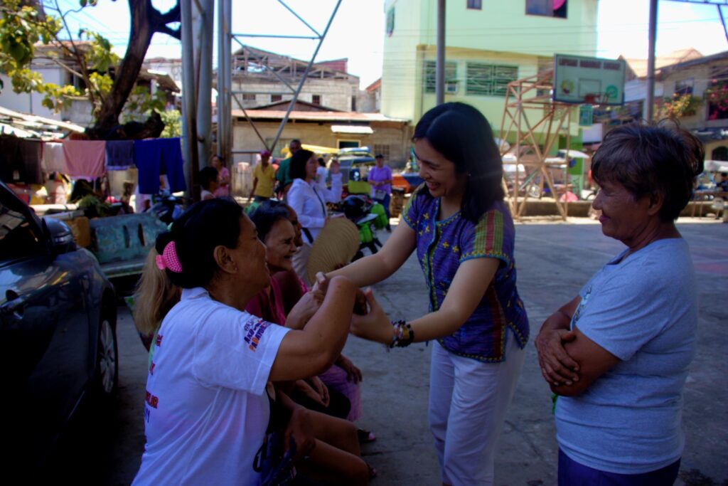 Councilor Yvy Emano turned over 100 chairs to the Lapasan Urban Poor Slum Upgrading Project 4 - Padayon Pilipino| padayn.com.ph 549667562 806314195250238 3092309140389567113 n - Padayon Pilipino | padayn.com.ph