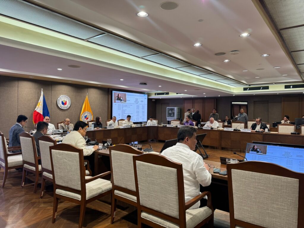 Kasamtangan karon nag-preside si 𝐃𝐞𝐩𝐮𝐭𝐲 𝐒𝐩𝐞𝐚𝐤𝐞𝐫 𝐁𝐚𝐦𝐛𝐢 𝐄𝐦𝐚𝐧𝐨 sa plenaryo sa House of Representatives. 3 - Padayon Pilipino| padayn.com.ph 514273911 1356281719187988 5685479850075898814 n - Padayon Pilipino | padayn.com.ph