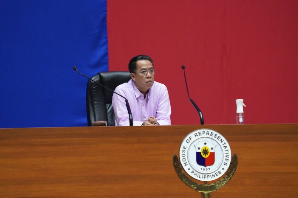 𝐏𝐫𝐞𝐬𝐢𝐝𝐢𝐧𝐠 𝐎𝐟𝐟𝐢𝐜𝐞𝐫 si Deputy Speaker Bambi Emano sa kamulong gipahigayon nga budget deliberation sa 𝐃𝐞𝐩𝐚𝐫𝐭𝐦𝐞𝐧𝐭 𝐨𝐟 𝐅𝐨𝐫𝐞𝐢𝐠𝐧 𝐀𝐟𝐟𝐚𝐢𝐫𝐬 kon 𝐃𝐅𝐀. 1 - Padayon Pilipino| padayn.com.ph 557021549 1350060209810139 7026023780597592301 n - Padayon Pilipino | padayn.com.ph