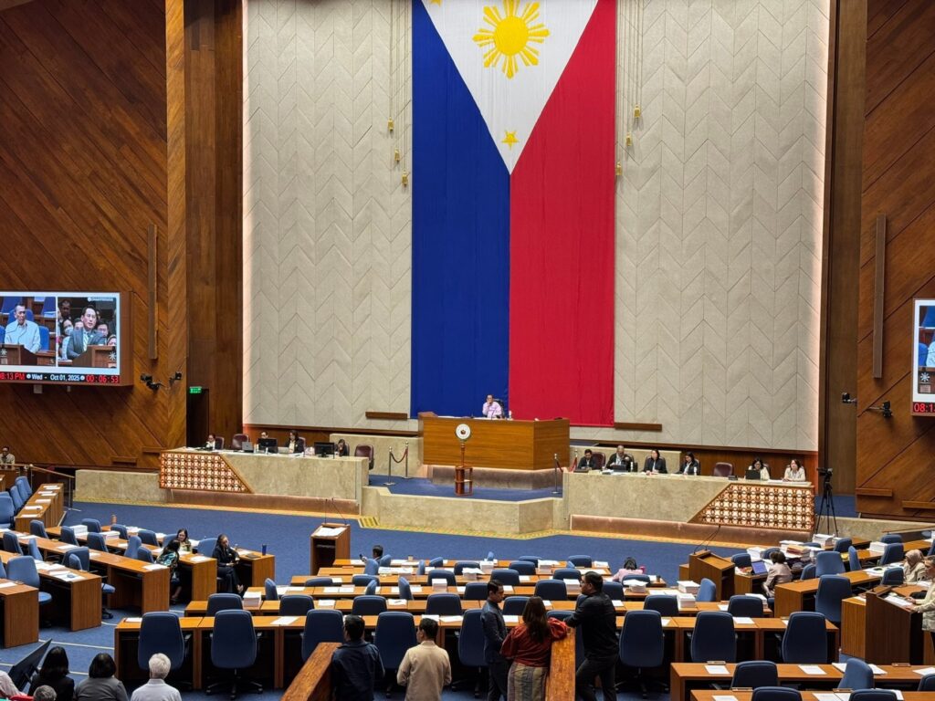 𝐏𝐫𝐞𝐬𝐢𝐝𝐢𝐧𝐠 𝐎𝐟𝐟𝐢𝐜𝐞𝐫 si Deputy Speaker Bambi Emano sa kamulong gipahigayon nga budget deliberation sa 𝐃𝐞𝐩𝐚𝐫𝐭𝐦𝐞𝐧𝐭 𝐨𝐟 𝐅𝐨𝐫𝐞𝐢𝐠𝐧 𝐀𝐟𝐟𝐚𝐢𝐫𝐬 kon 𝐃𝐅𝐀. 3 - Padayon Pilipino| padayn.com.ph 557617880 1350060386476788 7185986757180741194 n - Padayon Pilipino | padayn.com.ph