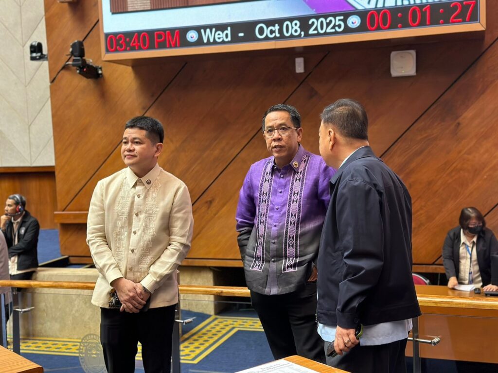 Kasamtangan karon nag-preside si 𝐃𝐞𝐩𝐮𝐭𝐲 𝐒𝐩𝐞𝐚𝐤𝐞𝐫 𝐁𝐚𝐦𝐛𝐢 𝐄𝐦𝐚𝐧𝐨 sa plenaryo sa House of Representatives. 6 - Padayon Pilipino| padayn.com.ph 559270843 1356281842521309 2312173465566874374 n - Padayon Pilipino | padayn.com.ph