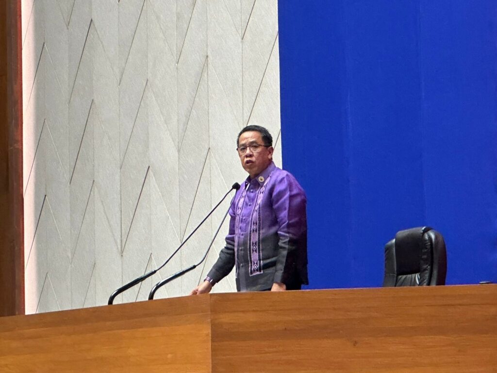 Kasamtangan karon nag-preside si 𝐃𝐞𝐩𝐮𝐭𝐲 𝐒𝐩𝐞𝐚𝐤𝐞𝐫 𝐁𝐚𝐦𝐛𝐢 𝐄𝐦𝐚𝐧𝐨 sa plenaryo sa House of Representatives. 1 - Padayon Pilipino| padayn.com.ph 561239306 1356281585854668 7516056111686473764 n - Padayon Pilipino | padayn.com.ph
